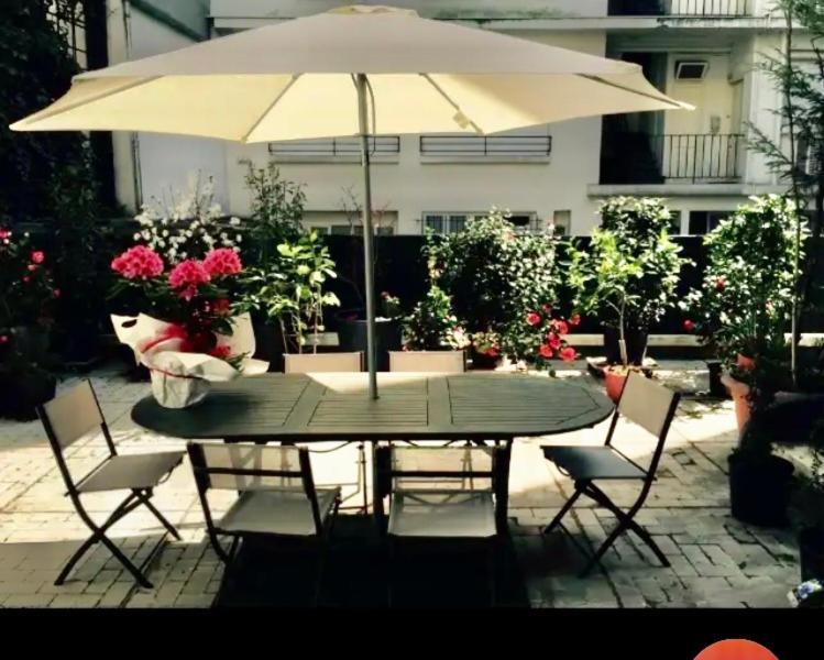 Tour Eiffel - Grand Deux Pieces Avec Terrasse Appartement *
